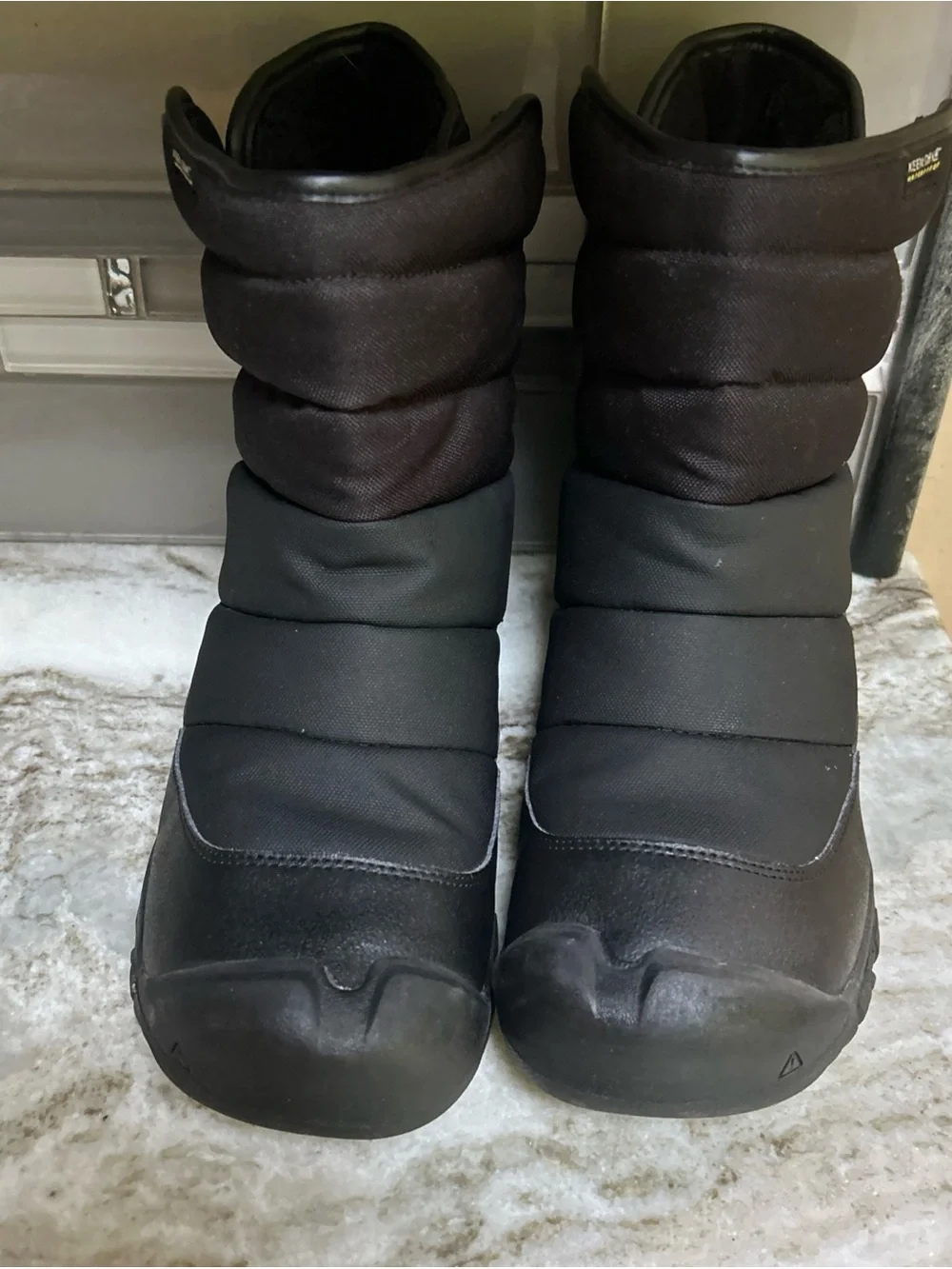 KEEN Puffrider Waterproof  Warm 200gm Black Big Kids 6 Winter Boots New Snow
